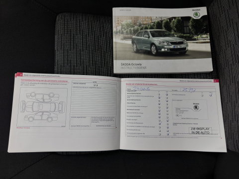 Škoda Octavia Combi 1.6 TDI Ambition Business Line Aut. *NAVI-FULLMAP | AIRCO | CRUISE | AMUNDSEN-AUDIO | PDC | COMFORT-SEATS | TOWBAR | 15''ALU*