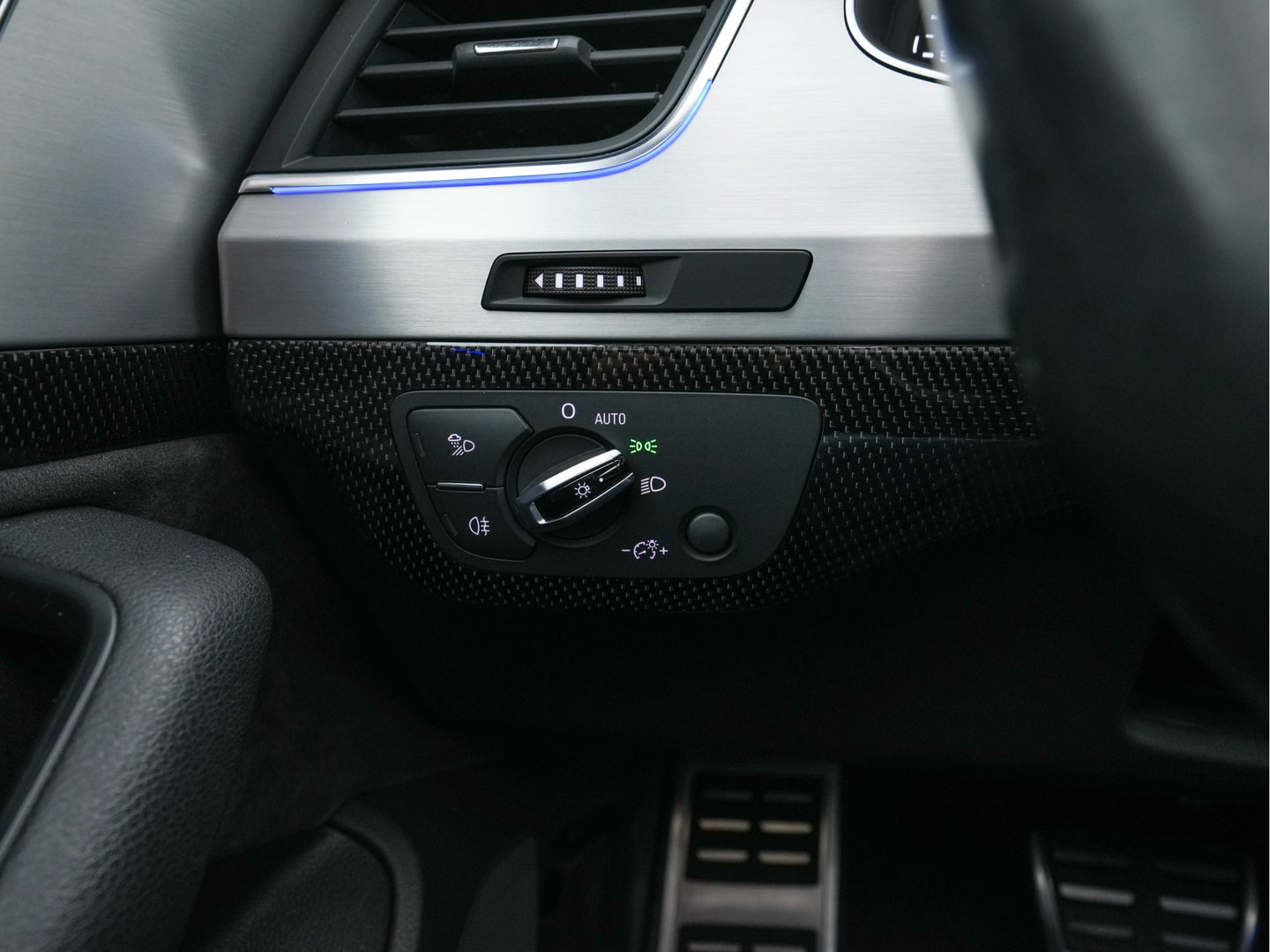 Audi SQ7 4.0 TDI Quattro Pro Line + Aut. *PANO | LEATHER | FULL-LED | DIGI-COCKPIT | BOSE-SOUND | KEYLESS | CAMERA | NAVI-FULLMAP | HEATED/VENTILATED-COMFORTSEATS | SHIFT-PADDLES | CARBON-INLAY | ECC | ADAPTIVE-CRUISE |