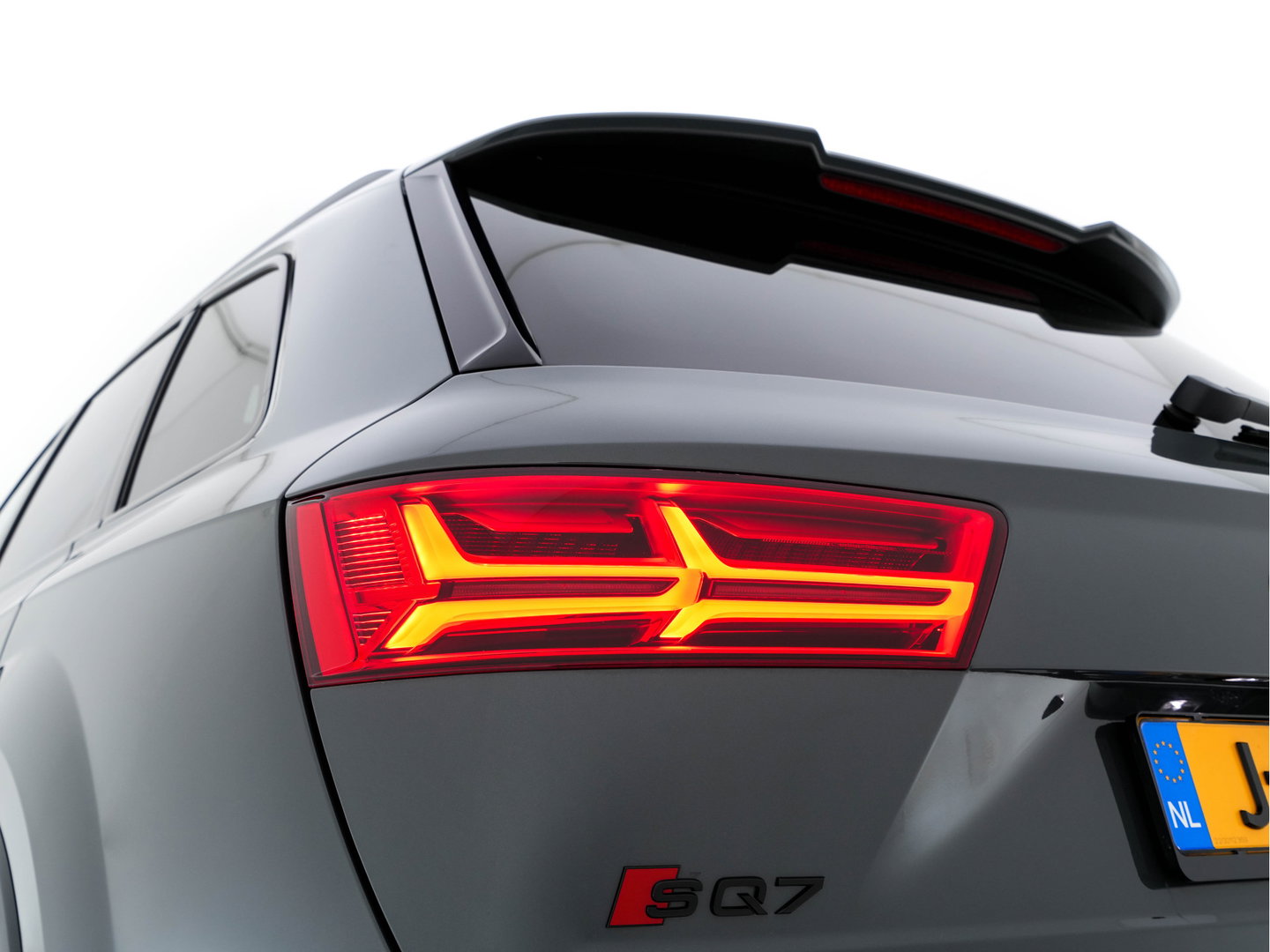 Audi SQ7 4.0 TDI Quattro Pro Line + Aut. *PANO | LEATHER | FULL-LED | DIGI-COCKPIT | BOSE-SOUND | KEYLESS | CAMERA | NAVI-FULLMAP | HEATED/VENTILATED-COMFORTSEATS | SHIFT-PADDLES | CARBON-INLAY | ECC | ADAPTIVE-CRUISE |