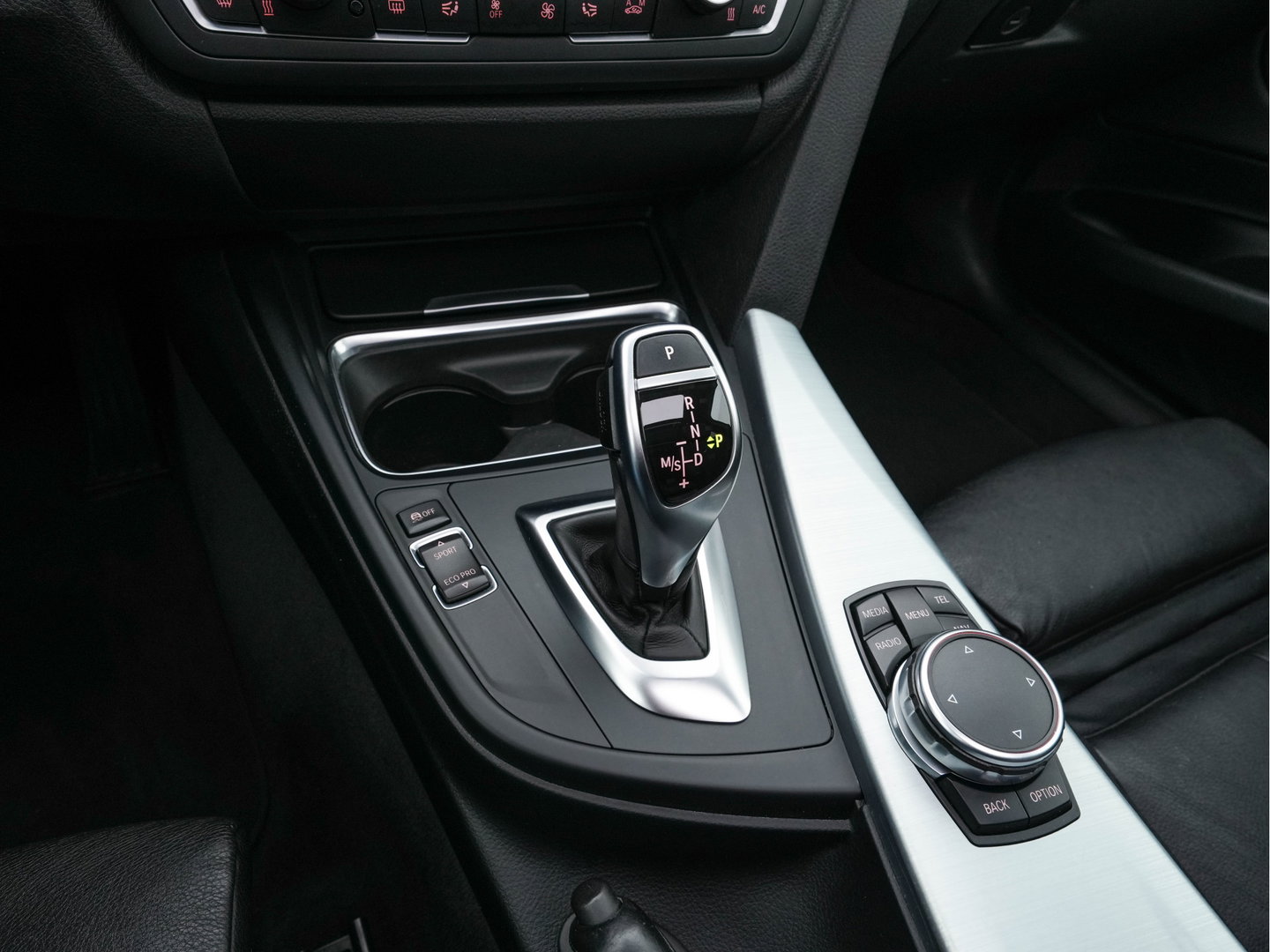 BMW 3-serie Gran Turismo 320i M-Sportpack High Executive Aut. *PANO | XENON | LEATHER | HEATED-SPORTSEATS | SHIFT-PADDLES | PRIVACY-GLASS | NAVI-FULLMAP | ECC | PDC | CRUISE | 19''ALU*