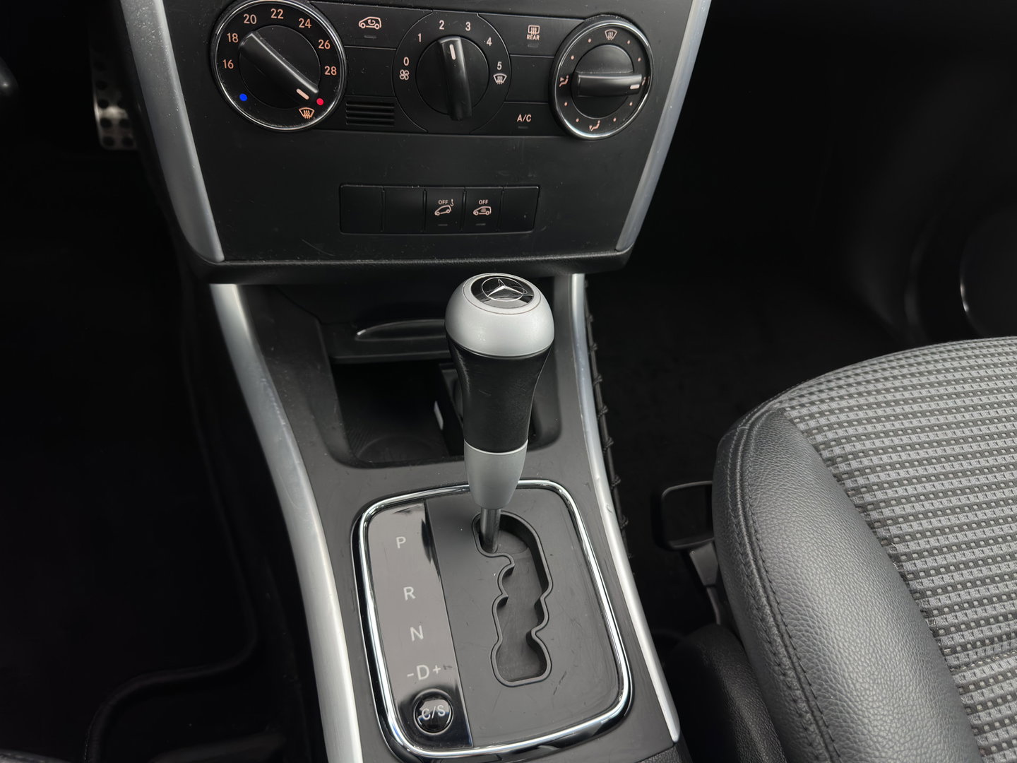 Mercedes-Benz B-Klasse 180 CDI Aut. *LEATHER-FABRIC | AIRCO | CRUISE | COMFORT-SEATS | TOWBAR | 17''ALU*