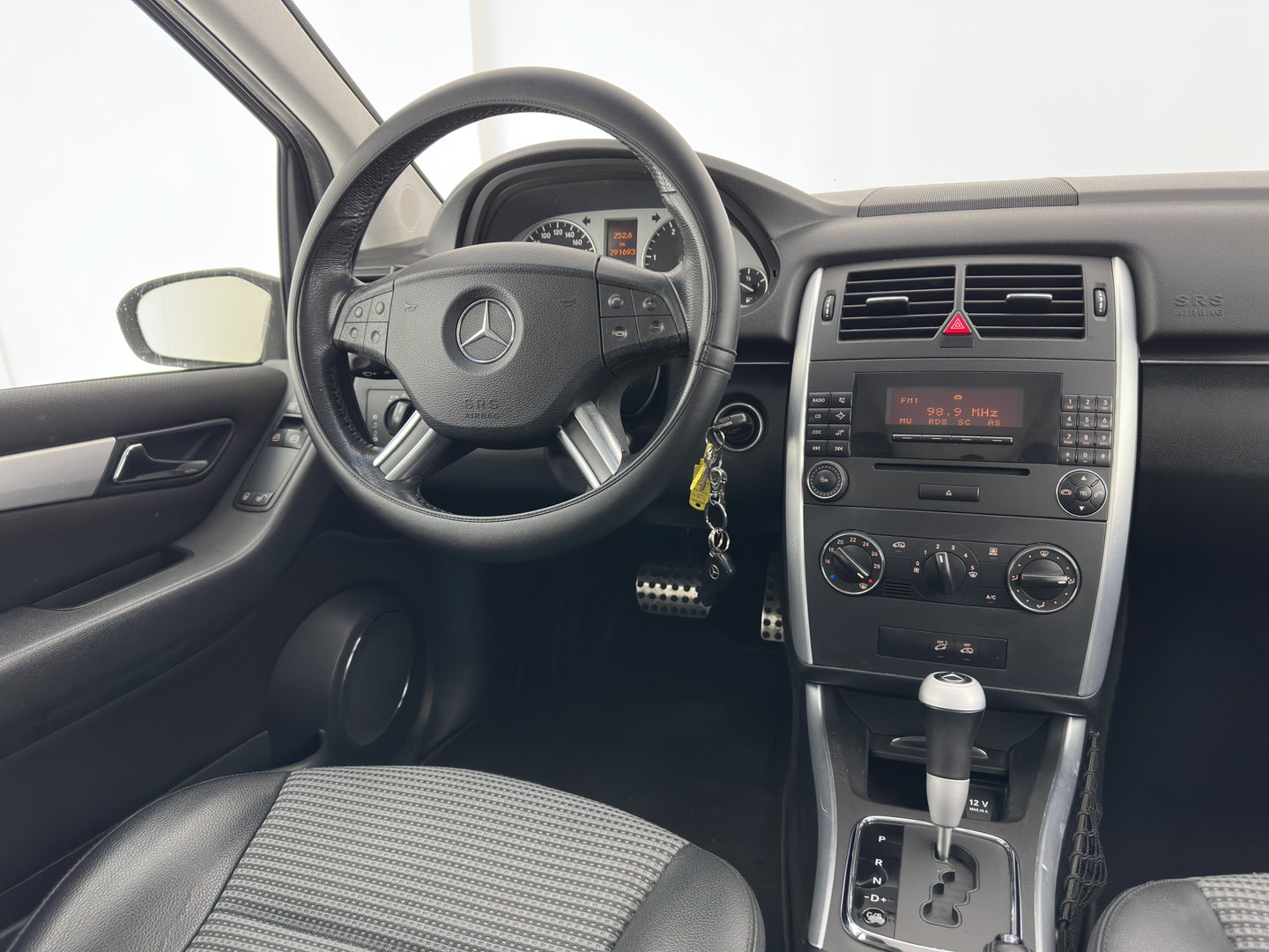 Mercedes-Benz B-Klasse 180 CDI Aut. *LEATHER-FABRIC | AIRCO | CRUISE | COMFORT-SEATS | TOWBAR | 17''ALU*