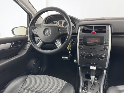 Mercedes-Benz B-Klasse 180 CDI Aut. *LEATHER-FABRIC | AIRCO | CRUISE | COMFORT-SEATS | TOWBAR | 17''ALU*