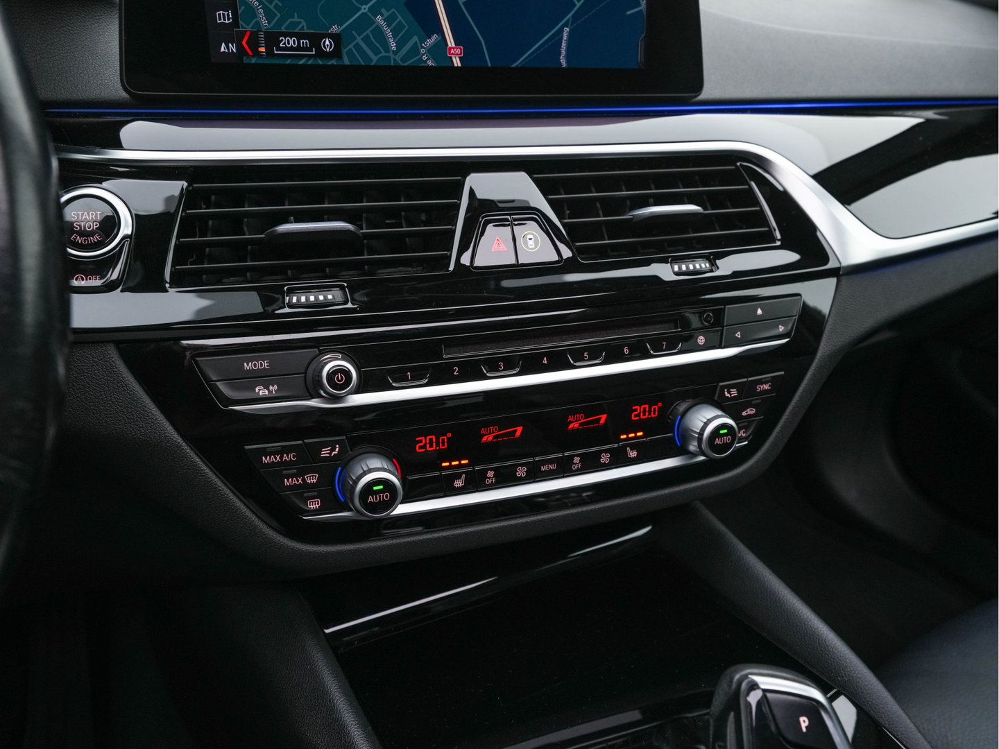 BMW 5 Serie Touring 530d Sportline High Executive Aut. *PANO | LEATHER | FULL-LED | MEMORY-PACK | TOP-VIEW | HEATED-COMFORTSEATS | NAVI-FULLMAP | PRIVACY-GLASS | AMBIENT-LIGHT | ECC | CARPLAY | PDC | TOWBAR | SHIFT-PADDLES | 20"ALU*