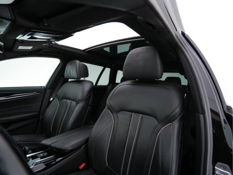 BMW 5 Serie Touring 530d Sportline High Executive Aut. *PANO | LEATHER | FULL-LED | MEMORY-PACK | TOP-VIEW | HEATED-COMFORTSEATS | NAVI-FULLMAP | PRIVACY-GLASS | AMBIENT-LIGHT | ECC | CARPLAY | PDC | TOWBAR | SHIFT-PADDLES | 20"ALU*