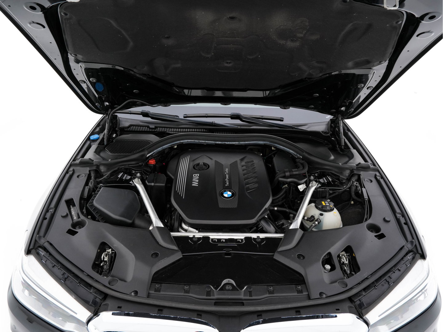 BMW 5 Serie Touring 530d Sportline High Executive Aut. *PANO | LEATHER | FULL-LED | MEMORY-PACK | TOP-VIEW | HEATED-COMFORTSEATS | NAVI-FULLMAP | PRIVACY-GLASS | AMBIENT-LIGHT | ECC | CARPLAY | PDC | TOWBAR | SHIFT-PADDLES | 20"ALU*
