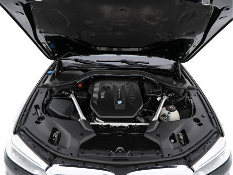 BMW 5 Serie Touring 530d Sportline High Executive Aut. *PANO | LEATHER | FULL-LED | MEMORY-PACK | TOP-VIEW | HEATED-COMFORTSEATS | NAVI-FULLMAP | PRIVACY-GLASS | AMBIENT-LIGHT | ECC | CARPLAY | PDC | TOWBAR | SHIFT-PADDLES | 20"ALU*