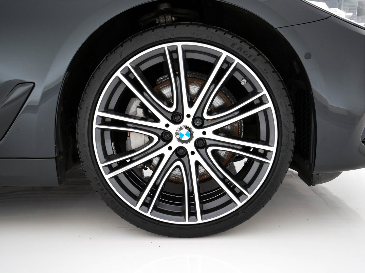 BMW 5 Serie Touring 530d Sportline High Executive Aut. *PANO | LEATHER | FULL-LED | MEMORY-PACK | TOP-VIEW | HEATED-COMFORTSEATS | NAVI-FULLMAP | PRIVACY-GLASS | AMBIENT-LIGHT | ECC | CARPLAY | PDC | TOWBAR | SHIFT-PADDLES | 20"ALU*