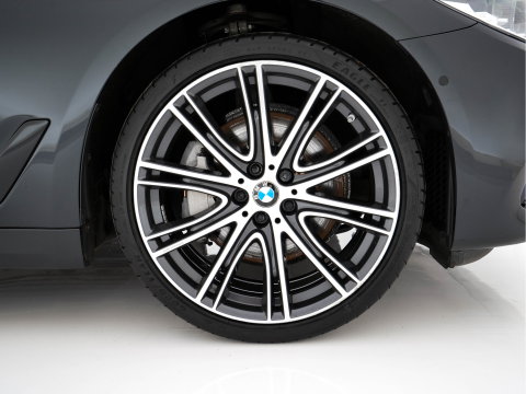 BMW 5 Serie Touring 530d Sportline High Executive Aut. *PANO | LEATHER | FULL-LED | MEMORY-PACK | TOP-VIEW | HEATED-COMFORTSEATS | NAVI-FULLMAP | PRIVACY-GLASS | AMBIENT-LIGHT | ECC | CARPLAY | PDC | TOWBAR | SHIFT-PADDLES | 20"ALU*