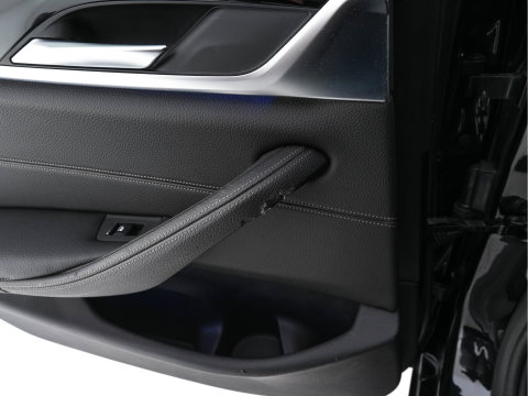 BMW 5 Serie Touring 530d Sportline High Executive Aut. *PANO | LEATHER | FULL-LED | MEMORY-PACK | TOP-VIEW | HEATED-COMFORTSEATS | NAVI-FULLMAP | PRIVACY-GLASS | AMBIENT-LIGHT | ECC | CARPLAY | PDC | TOWBAR | SHIFT-PADDLES | 20"ALU*