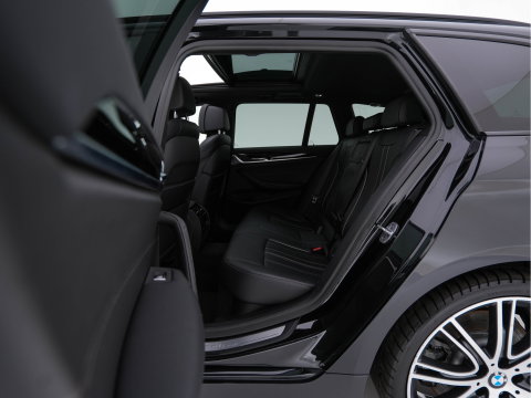 BMW 5 Serie Touring 530d Sportline High Executive Aut. *PANO | LEATHER | FULL-LED | MEMORY-PACK | TOP-VIEW | HEATED-COMFORTSEATS | NAVI-FULLMAP | PRIVACY-GLASS | AMBIENT-LIGHT | ECC | CARPLAY | PDC | TOWBAR | SHIFT-PADDLES | 20"ALU*