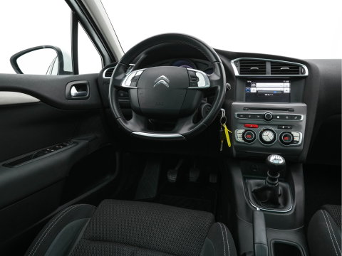 Citroën C4 1.6 BlueHDi Feel *PANO | SPORT-SEATS | PDC | PRIVACY-GLASS | ECC | CRUISE | TOWBAR*