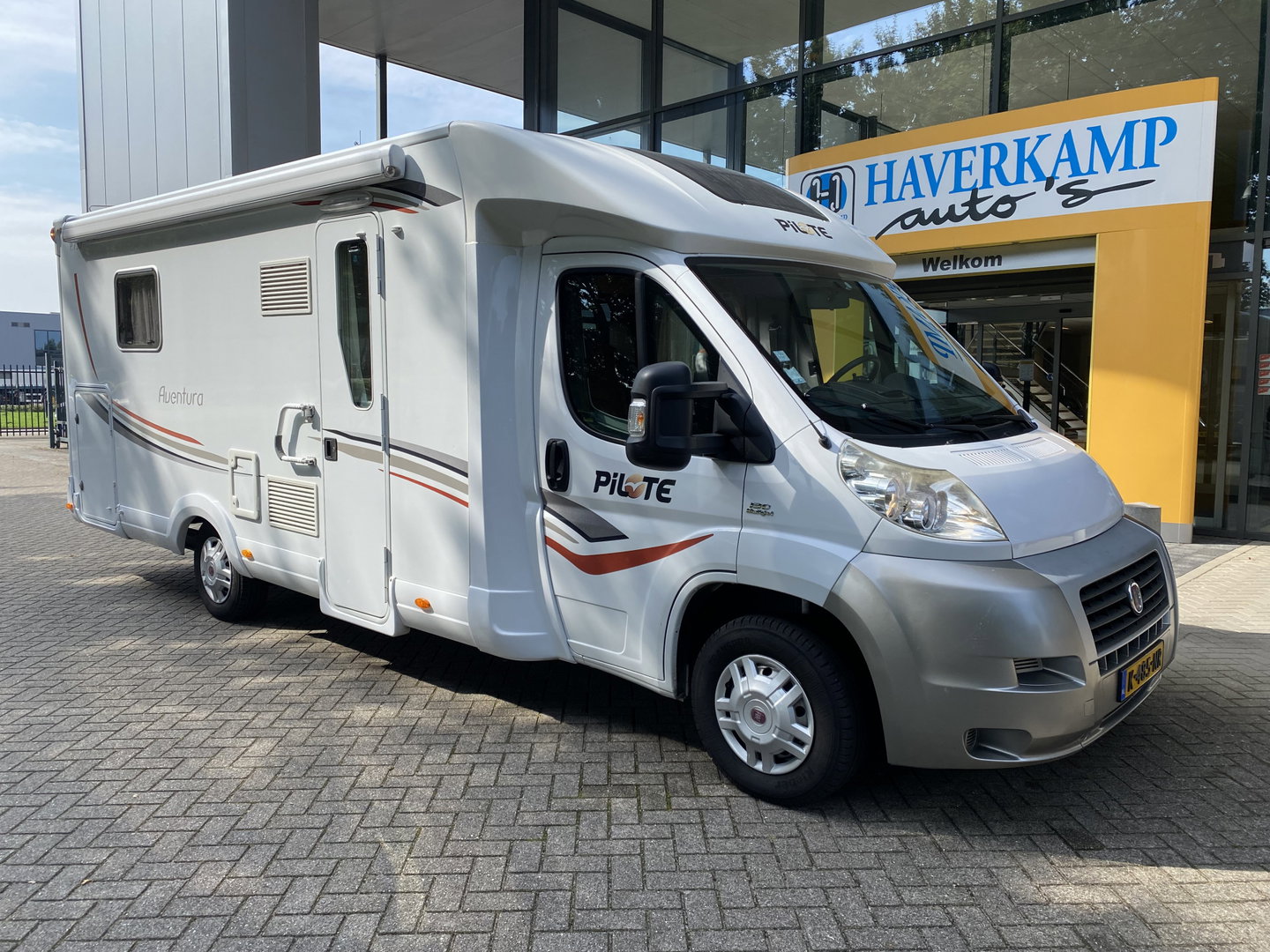 Pilote P730XLC Fiat Queensbed*1.90x1.40* *AIRCO | CAMERA | PANO | QUEENSBED | AUDIO | TV | WC | DOUCHE | LUIFEL*