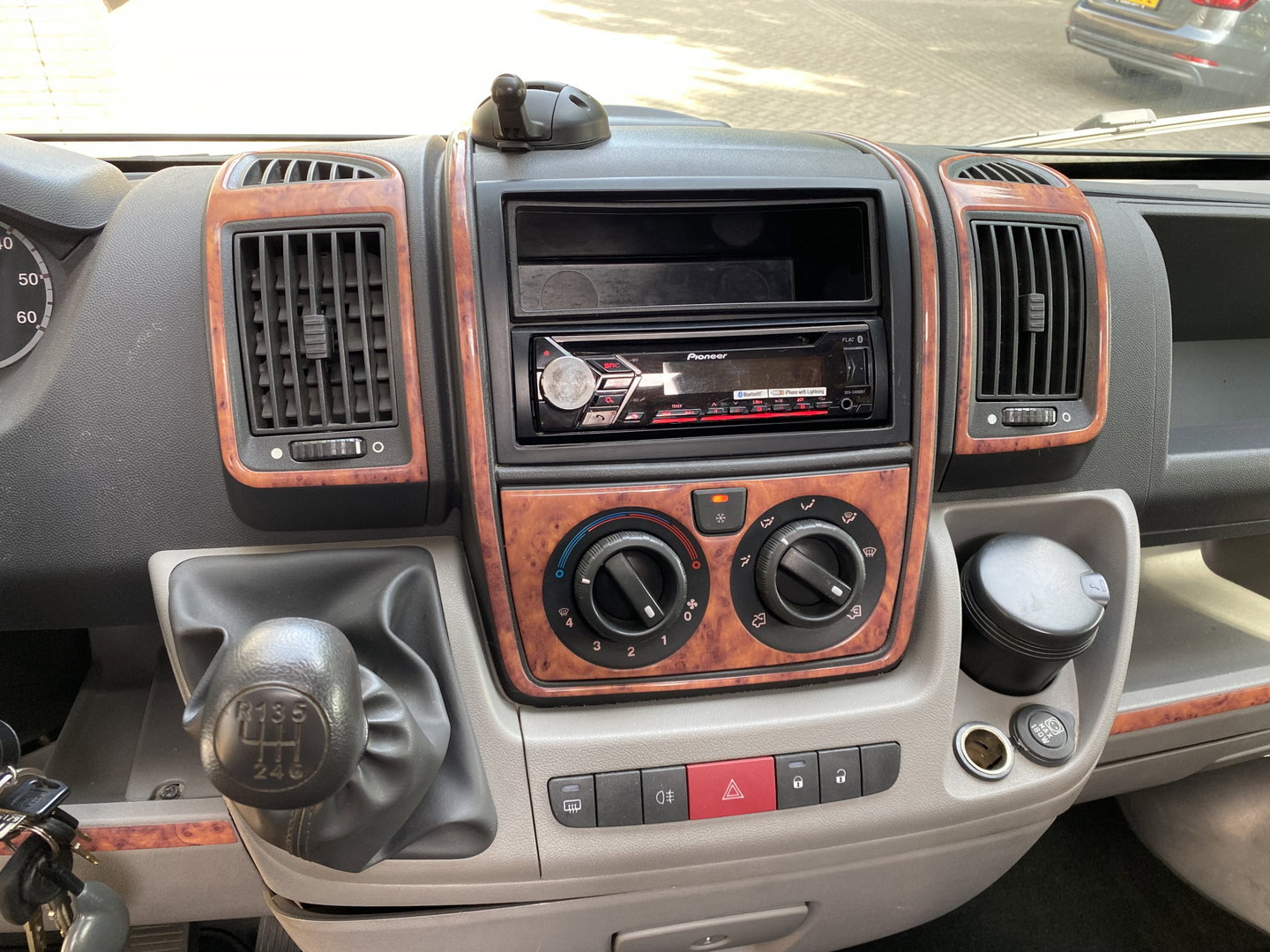 Pilote P730XLC Fiat Queensbed*1.90x1.40* *AIRCO | CAMERA | PANO | QUEENSBED | AUDIO | TV | WC | DOUCHE | LUIFEL*