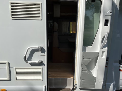 Pilote P730XLC Fiat Queensbed*1.90x1.40* *AIRCO | CAMERA | PANO | QUEENSBED | AUDIO | TV | WC | DOUCHE | LUIFEL*