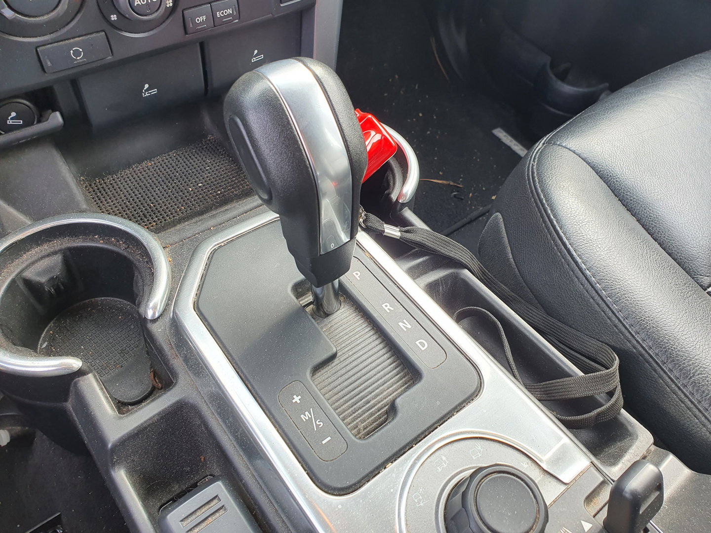 Land Rover Discovery 2.7 TdV6 SE Climate-Pack [⚠️## ENGINE BROKEN ##] Aut. *NAVI-FULLMAP | HARMAN/KARDON-AUDIO | WINDSOR-LUXURY-LEATHER | ELECTRIC-WINCH | ECC | AIR-SUSPENSION | PDC | CRUISE | COMFORT-SEATS | 18"ALU* ! LEES DE ADVERTENTIE GOED !
