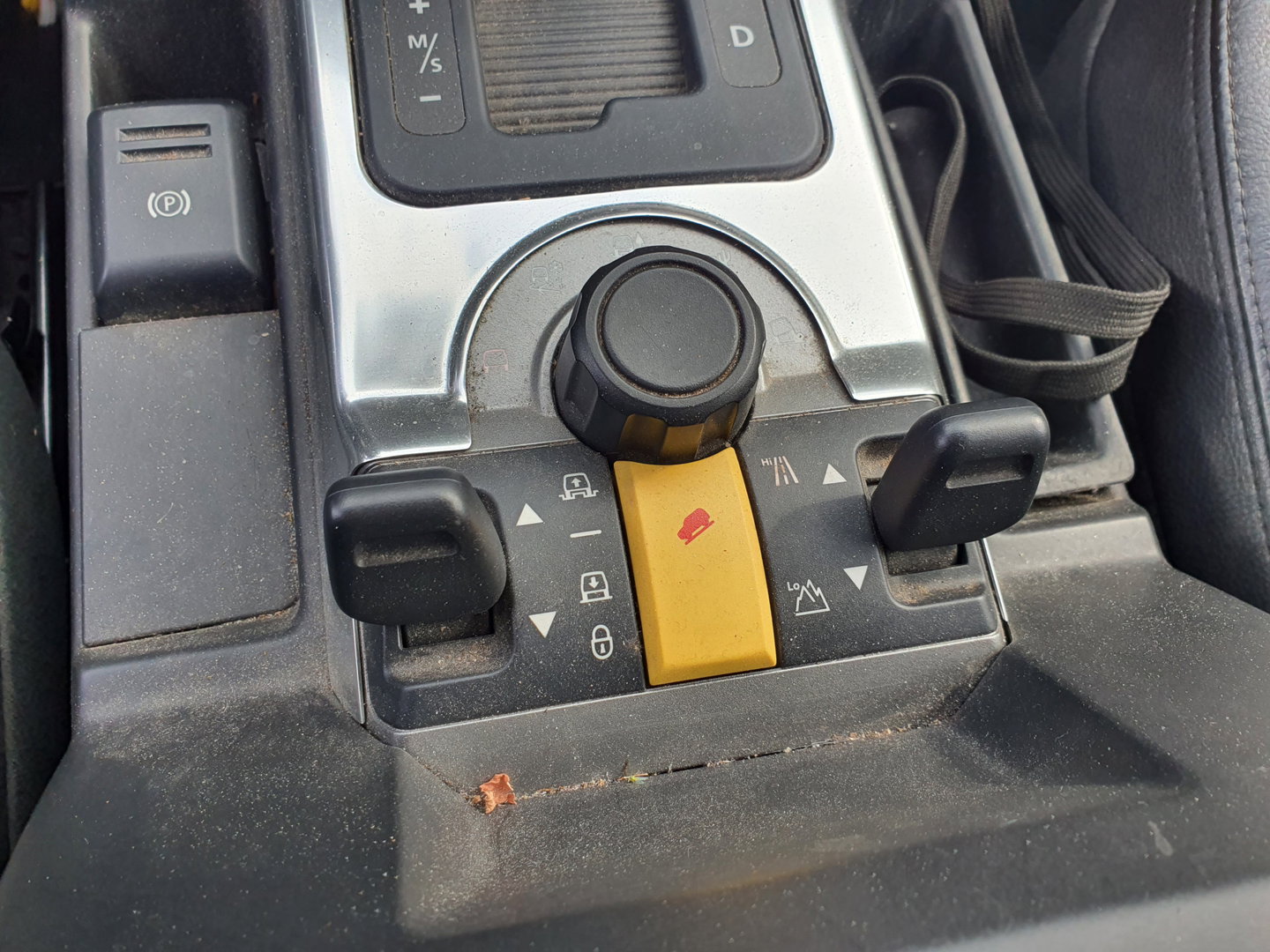 Land Rover Discovery 2.7 TdV6 SE Climate-Pack [⚠️## ENGINE BROKEN ##] Aut. *NAVI-FULLMAP | HARMAN/KARDON-AUDIO | WINDSOR-LUXURY-LEATHER | ELECTRIC-WINCH | ECC | AIR-SUSPENSION | PDC | CRUISE | COMFORT-SEATS | 18"ALU* ! LEES DE ADVERTENTIE GOED !