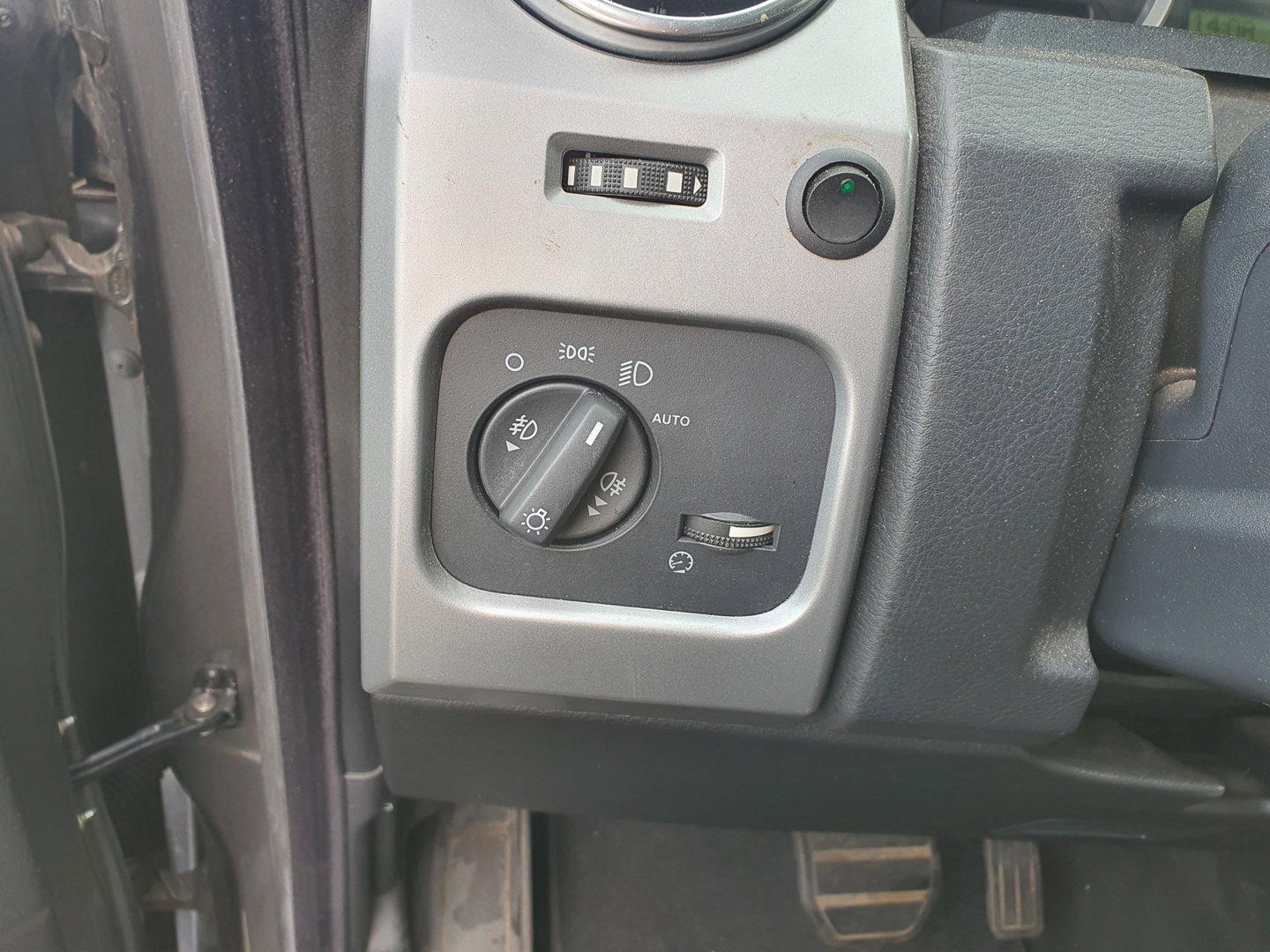 Land Rover Discovery 2.7 TdV6 SE Climate-Pack [⚠️## ENGINE BROKEN ##] Aut. *NAVI-FULLMAP | HARMAN/KARDON-AUDIO | WINDSOR-LUXURY-LEATHER | ELECTRIC-WINCH | ECC | AIR-SUSPENSION | PDC | CRUISE | COMFORT-SEATS | 18"ALU* ! LEES DE ADVERTENTIE GOED !