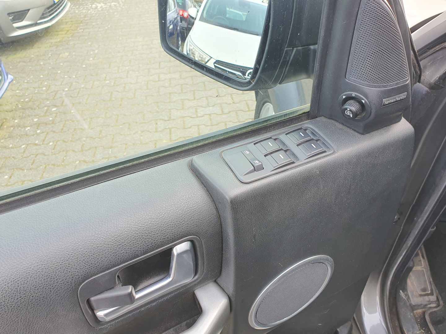 Land Rover Discovery 2.7 TdV6 SE Climate-Pack [⚠️## ENGINE BROKEN ##] Aut. *NAVI-FULLMAP | HARMAN/KARDON-AUDIO | WINDSOR-LUXURY-LEATHER | ELECTRIC-WINCH | ECC | AIR-SUSPENSION | PDC | CRUISE | COMFORT-SEATS | 18"ALU* ! LEES DE ADVERTENTIE GOED !