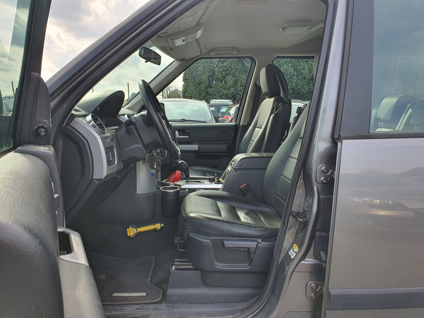 Land Rover Discovery 2.7 TdV6 SE Climate-Pack [⚠️## ENGINE BROKEN ##] Aut. *NAVI-FULLMAP | HARMAN/KARDON-AUDIO | WINDSOR-LUXURY-LEATHER | ELECTRIC-WINCH | ECC | AIR-SUSPENSION | PDC | CRUISE | COMFORT-SEATS | 18"ALU* ! LEES DE ADVERTENTIE GOED !