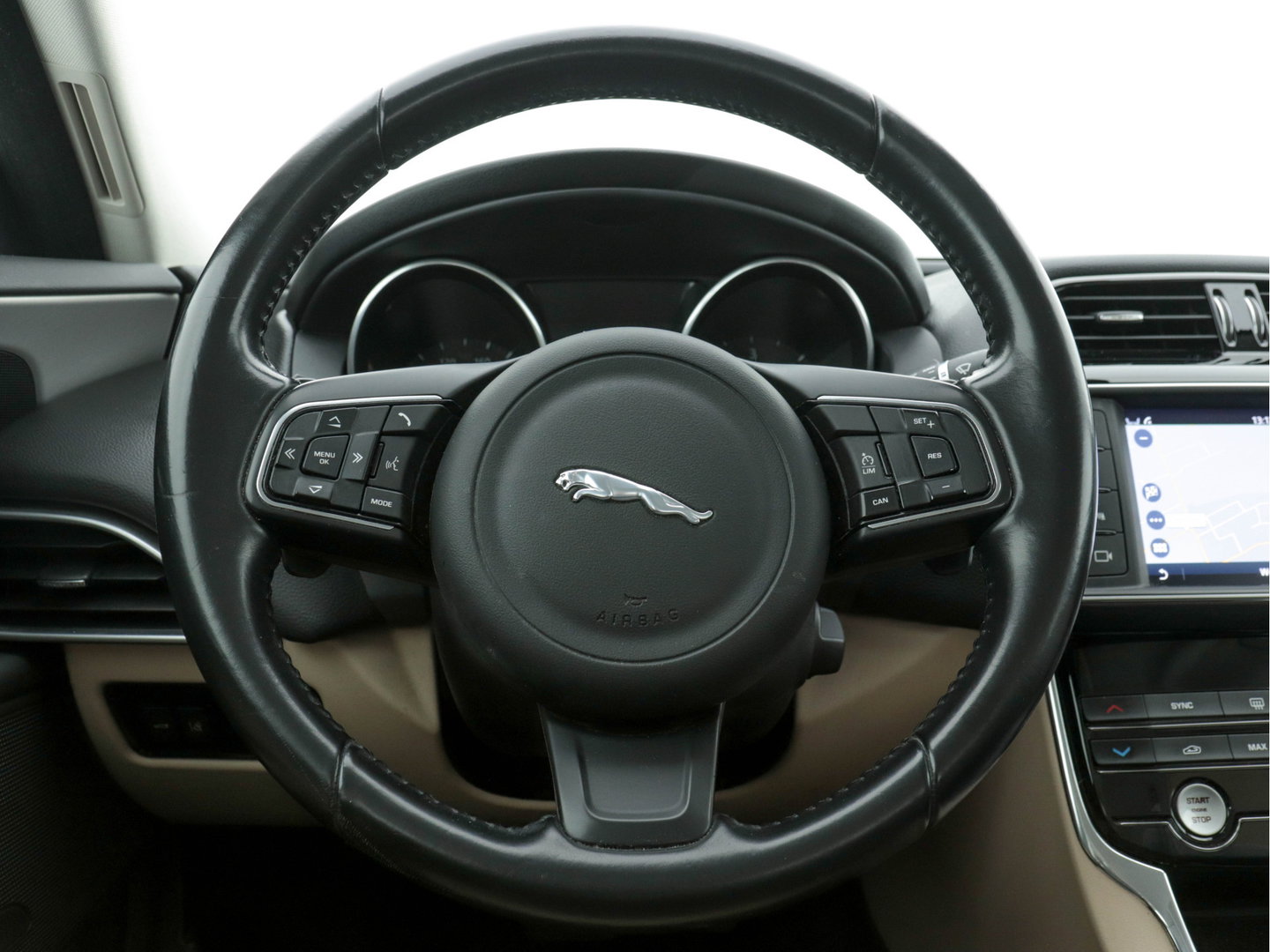 Jaguar XE 2.0 D Portfolio (INCL-BTW) Aut. *LEATHER | NAVI-FULLMAP | BI-XENON | CAMERA | ECC | COMFORT-SEATS | SHIFTPADDLES | PDC | JAGUAR-AUDIO | CRUISE | LANE-ASSIST | TOWBAR | 18"ALU*