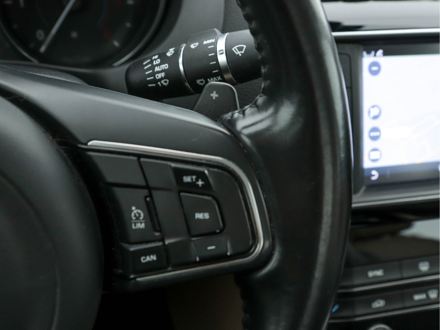 Jaguar XE 2.0 D Portfolio (INCL-BTW) Aut. *LEATHER | NAVI-FULLMAP | BI-XENON | CAMERA | ECC | COMFORT-SEATS | SHIFTPADDLES | PDC | JAGUAR-AUDIO | CRUISE | LANE-ASSIST | TOWBAR | 18"ALU*