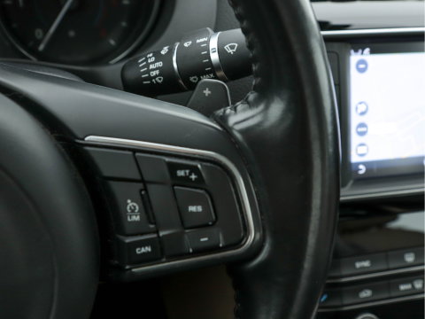 Jaguar XE 2.0 D Portfolio (INCL-BTW) Aut. *LEATHER | NAVI-FULLMAP | BI-XENON | CAMERA | ECC | COMFORT-SEATS | SHIFTPADDLES | PDC | JAGUAR-AUDIO | CRUISE | LANE-ASSIST | TOWBAR | 18"ALU*