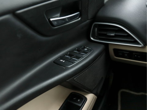 Jaguar XE 2.0 D Portfolio (INCL-BTW) Aut. *LEATHER | NAVI-FULLMAP | BI-XENON | CAMERA | ECC | COMFORT-SEATS | SHIFTPADDLES | PDC | JAGUAR-AUDIO | CRUISE | LANE-ASSIST | TOWBAR | 18"ALU*