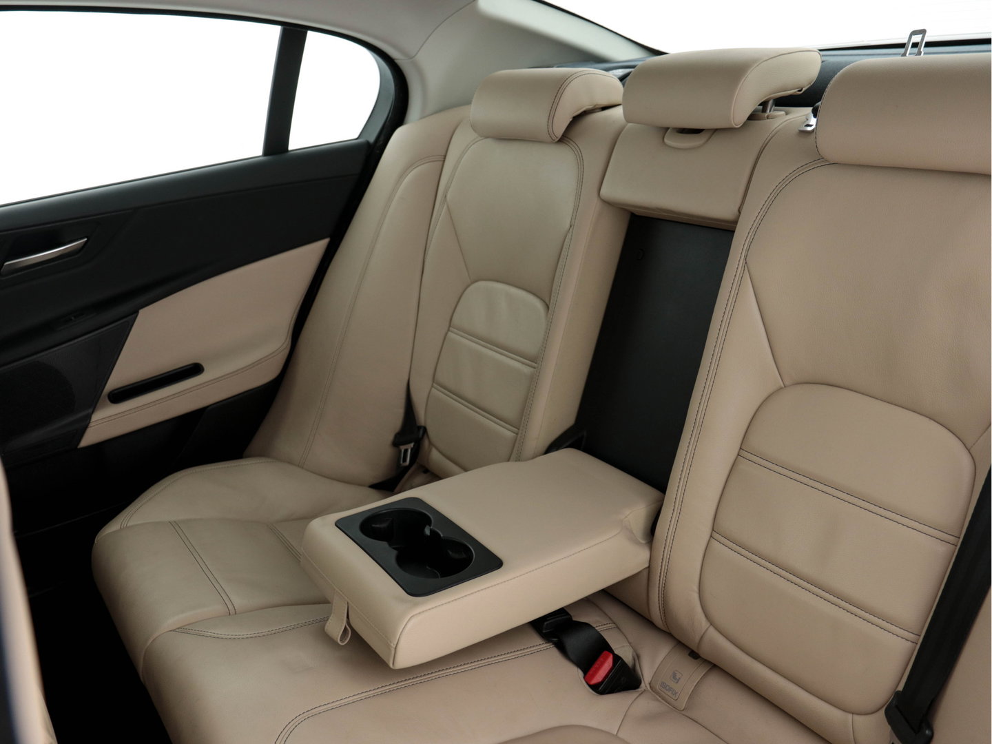 Jaguar XE 2.0 D Portfolio (INCL-BTW) Aut. *LEATHER | NAVI-FULLMAP | BI-XENON | CAMERA | ECC | COMFORT-SEATS | SHIFTPADDLES | PDC | JAGUAR-AUDIO | CRUISE | LANE-ASSIST | TOWBAR | 18"ALU*