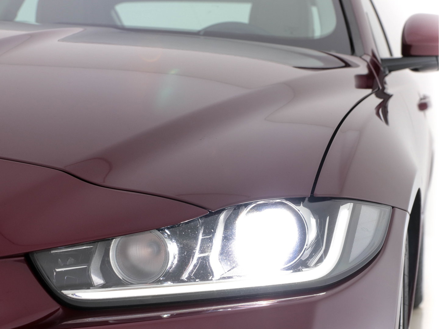 Jaguar XE 2.0 D Portfolio (INCL-BTW) Aut. *LEATHER | NAVI-FULLMAP | BI-XENON | CAMERA | ECC | COMFORT-SEATS | SHIFTPADDLES | PDC | JAGUAR-AUDIO | CRUISE | LANE-ASSIST | TOWBAR | 18"ALU*