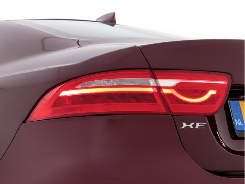Jaguar XE 2.0 D Portfolio (INCL-BTW) Aut. *LEATHER | NAVI-FULLMAP | BI-XENON | CAMERA | ECC | COMFORT-SEATS | SHIFTPADDLES | PDC | JAGUAR-AUDIO | CRUISE | LANE-ASSIST | TOWBAR | 18"ALU*