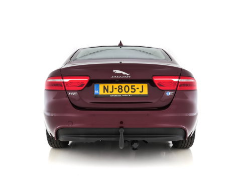 Jaguar XE 2.0 D Portfolio (INCL-BTW) Aut. *LEATHER | NAVI-FULLMAP | BI-XENON | CAMERA | ECC | COMFORT-SEATS | SHIFTPADDLES | PDC | JAGUAR-AUDIO | CRUISE | LANE-ASSIST | TOWBAR | 18"ALU*
