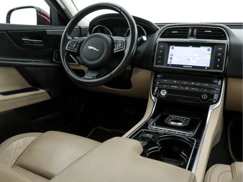 Jaguar XE 2.0 D Portfolio (INCL-BTW) Aut. *LEATHER | NAVI-FULLMAP | BI-XENON | CAMERA | ECC | COMFORT-SEATS | SHIFTPADDLES | PDC | JAGUAR-AUDIO | CRUISE | LANE-ASSIST | TOWBAR | 18"ALU*