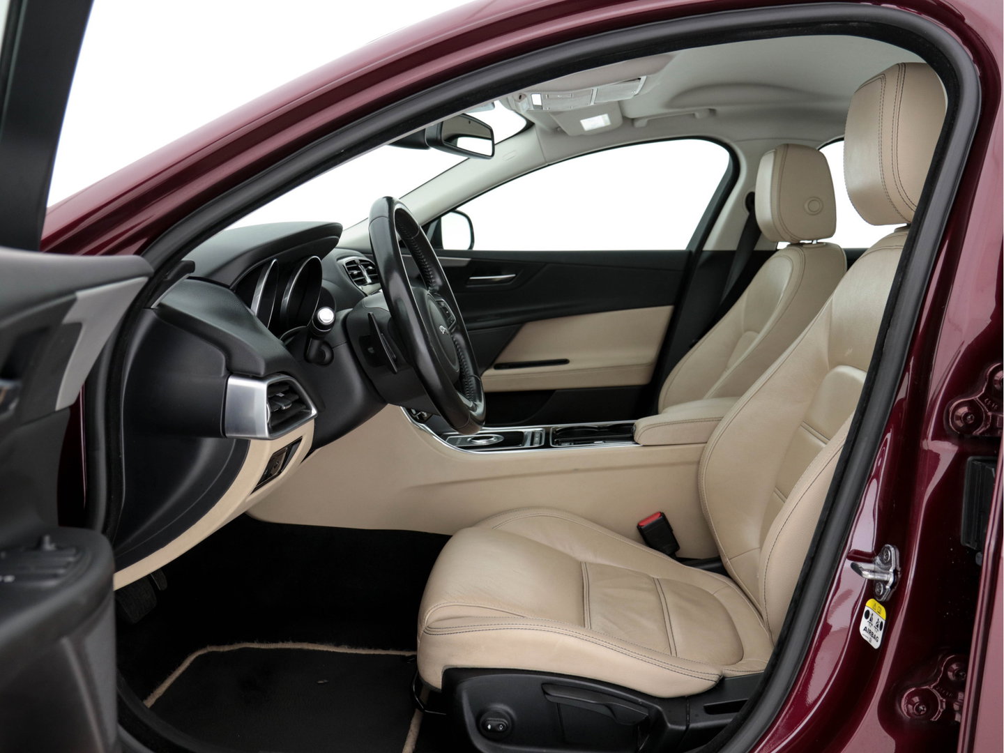 Jaguar XE 2.0 D Portfolio (INCL-BTW) Aut. *LEATHER | NAVI-FULLMAP | BI-XENON | CAMERA | ECC | COMFORT-SEATS | SHIFTPADDLES | PDC | JAGUAR-AUDIO | CRUISE | LANE-ASSIST | TOWBAR | 18"ALU*