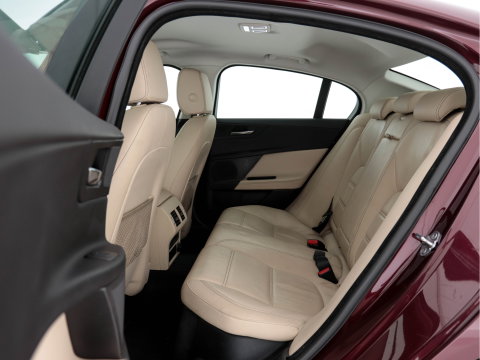 Jaguar XE 2.0 D Portfolio (INCL-BTW) Aut. *LEATHER | NAVI-FULLMAP | BI-XENON | CAMERA | ECC | COMFORT-SEATS | SHIFTPADDLES | PDC | JAGUAR-AUDIO | CRUISE | LANE-ASSIST | TOWBAR | 18"ALU*