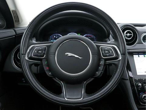 Jaguar XJ 3.0 V6D Portfolio Long (INCL-BTW) Aut. *PANO | LEATHER  | BI-XENON | MERIDIAN-AUDIO | MEMORY-PACK | KEYLESS | CAMERA | ECC | HEATED-COMFORTSEATS | PDC | NAVI-FULLMAP | SHIFT-PADDLES | CRUISE | 19"ALU*