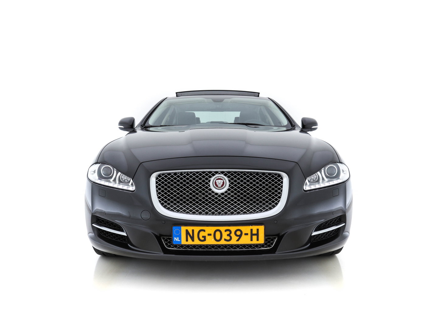 Jaguar XJ 3.0 V6D Portfolio Long (INCL-BTW) Aut. *PANO | LEATHER  | BI-XENON | MERIDIAN-AUDIO | MEMORY-PACK | KEYLESS | CAMERA | ECC | HEATED-COMFORTSEATS | PDC | NAVI-FULLMAP | SHIFT-PADDLES | CRUISE | 19"ALU*