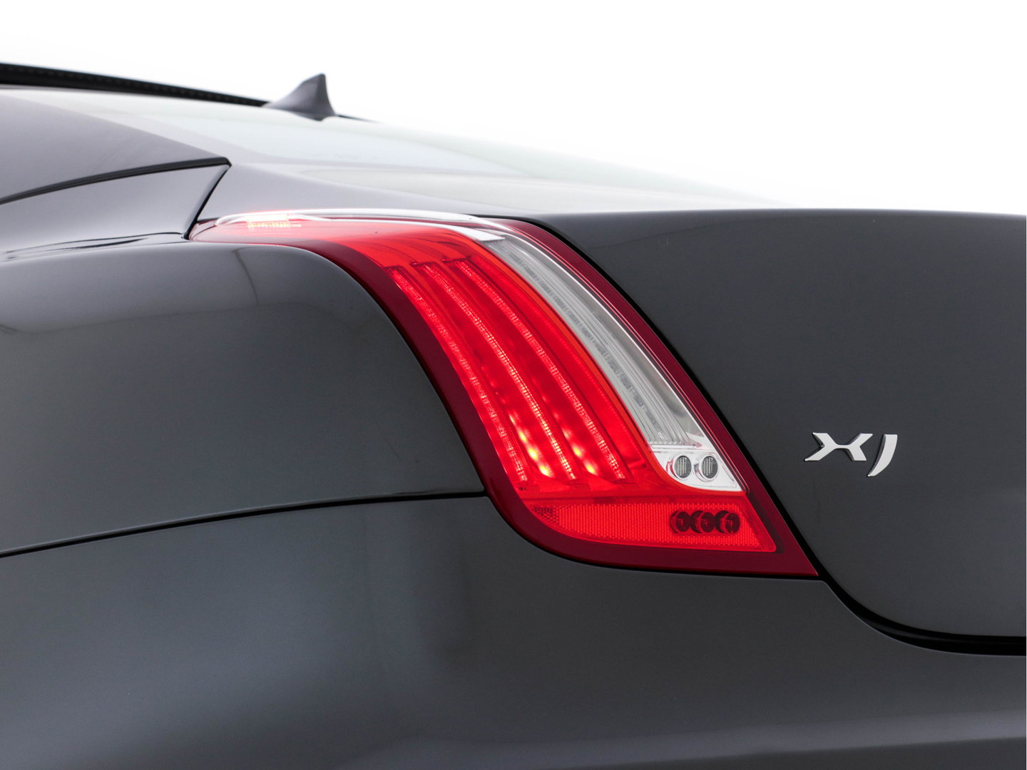 Jaguar XJ 3.0 V6D Portfolio Long (INCL-BTW) Aut. *PANO | LEATHER  | BI-XENON | MERIDIAN-AUDIO | MEMORY-PACK | KEYLESS | CAMERA | ECC | HEATED-COMFORTSEATS | PDC | NAVI-FULLMAP | SHIFT-PADDLES | CRUISE | 19"ALU*