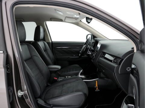 Mitsubishi Outlander 2.0 AWD (Plug-In) (INCL-BTW) Aut.*LEATHER-ALCANTARA | NAVI-FULLMAP | KEYLESS | DAB | CAMERA | ECC | CRUISE | CARPLAY | PRIVACY-GLASS | TOWBAR | SHIFTPADDLES | 16"ALU*