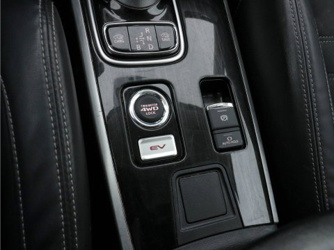 Mitsubishi Outlander 2.0 AWD (Plug-In) (INCL-BTW) Aut.*LEATHER-ALCANTARA | NAVI-FULLMAP | KEYLESS | DAB | CAMERA | ECC | CRUISE | CARPLAY | PRIVACY-GLASS | TOWBAR | SHIFTPADDLES | 16"ALU*