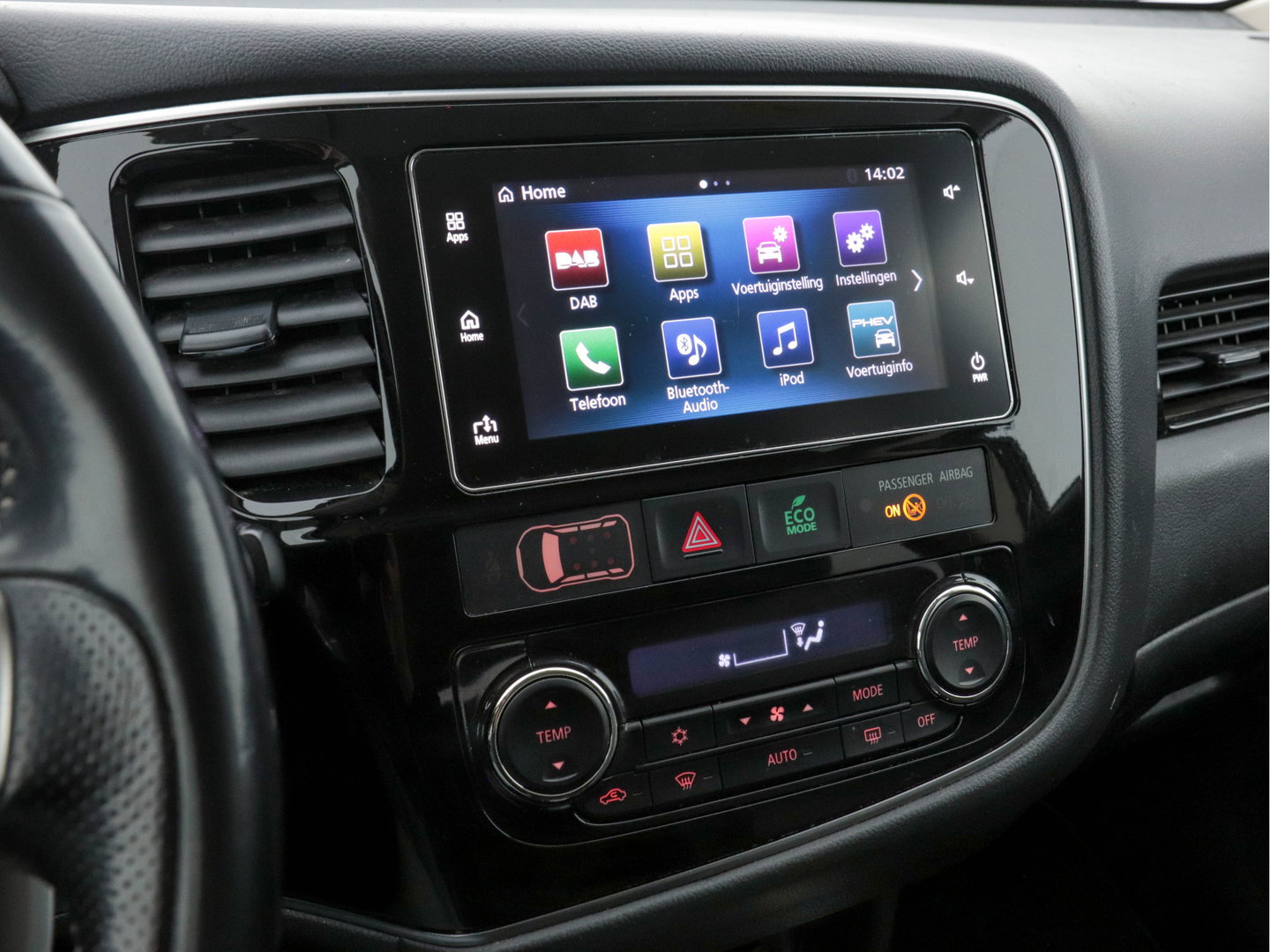 Mitsubishi Outlander 2.0 AWD (Plug-In) (INCL-BTW) Aut.*LEATHER-ALCANTARA | NAVI-FULLMAP | KEYLESS | DAB | CAMERA | ECC | CRUISE | CARPLAY | PRIVACY-GLASS | TOWBAR | SHIFTPADDLES | 16"ALU*