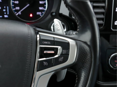 Mitsubishi Outlander 2.0 AWD (Plug-In) (INCL-BTW) Aut.*LEATHER-ALCANTARA | NAVI-FULLMAP | KEYLESS | DAB | CAMERA | ECC | CRUISE | CARPLAY | PRIVACY-GLASS | TOWBAR | SHIFTPADDLES | 16"ALU*