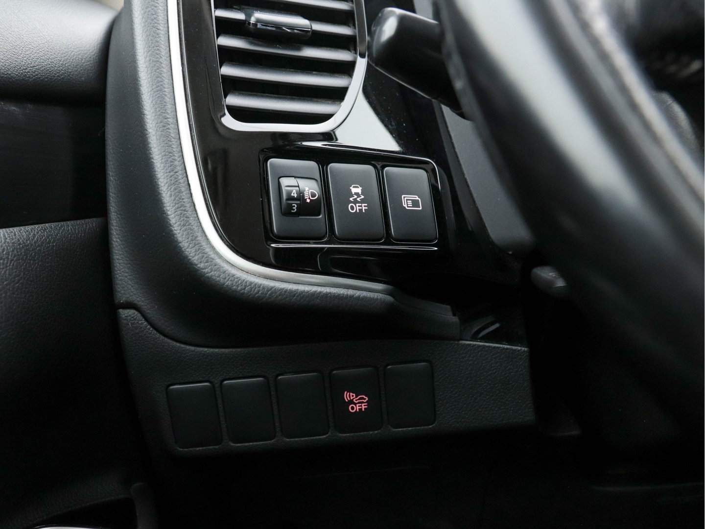 Mitsubishi Outlander 2.0 AWD (Plug-In) (INCL-BTW) Aut.*LEATHER-ALCANTARA | NAVI-FULLMAP | KEYLESS | DAB | CAMERA | ECC | CRUISE | CARPLAY | PRIVACY-GLASS | TOWBAR | SHIFTPADDLES | 16"ALU*