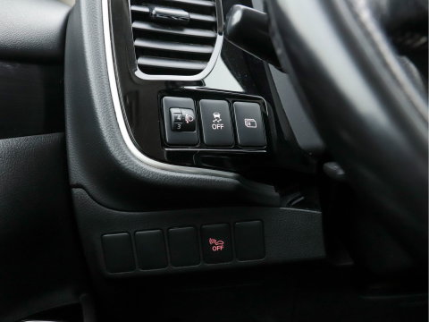 Mitsubishi Outlander 2.0 AWD (Plug-In) (INCL-BTW) Aut.*LEATHER-ALCANTARA | NAVI-FULLMAP | KEYLESS | DAB | CAMERA | ECC | CRUISE | CARPLAY | PRIVACY-GLASS | TOWBAR | SHIFTPADDLES | 16"ALU*