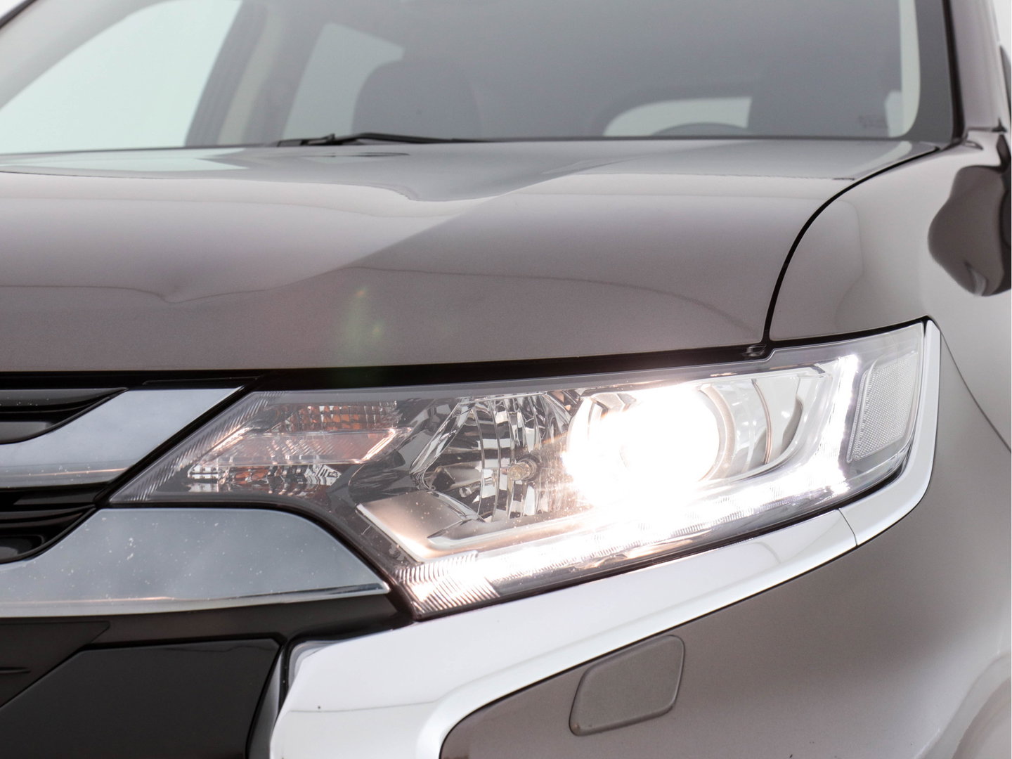 Mitsubishi Outlander 2.0 AWD (Plug-In) (INCL-BTW) Aut.*LEATHER-ALCANTARA | NAVI-FULLMAP | KEYLESS | DAB | CAMERA | ECC | CRUISE | CARPLAY | PRIVACY-GLASS | TOWBAR | SHIFTPADDLES | 16"ALU*