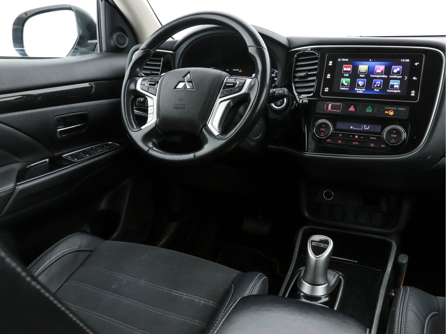 Mitsubishi Outlander 2.0 AWD (Plug-In) (INCL-BTW) Aut.*LEATHER-ALCANTARA | NAVI-FULLMAP | KEYLESS | DAB | CAMERA | ECC | CRUISE | CARPLAY | PRIVACY-GLASS | TOWBAR | SHIFTPADDLES | 16"ALU*