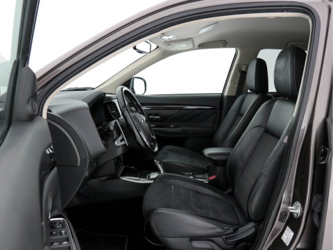 Mitsubishi Outlander 2.0 AWD (Plug-In) (INCL-BTW) Aut.*LEATHER-ALCANTARA | NAVI-FULLMAP | KEYLESS | DAB | CAMERA | ECC | CRUISE | CARPLAY | PRIVACY-GLASS | TOWBAR | SHIFTPADDLES | 16"ALU*