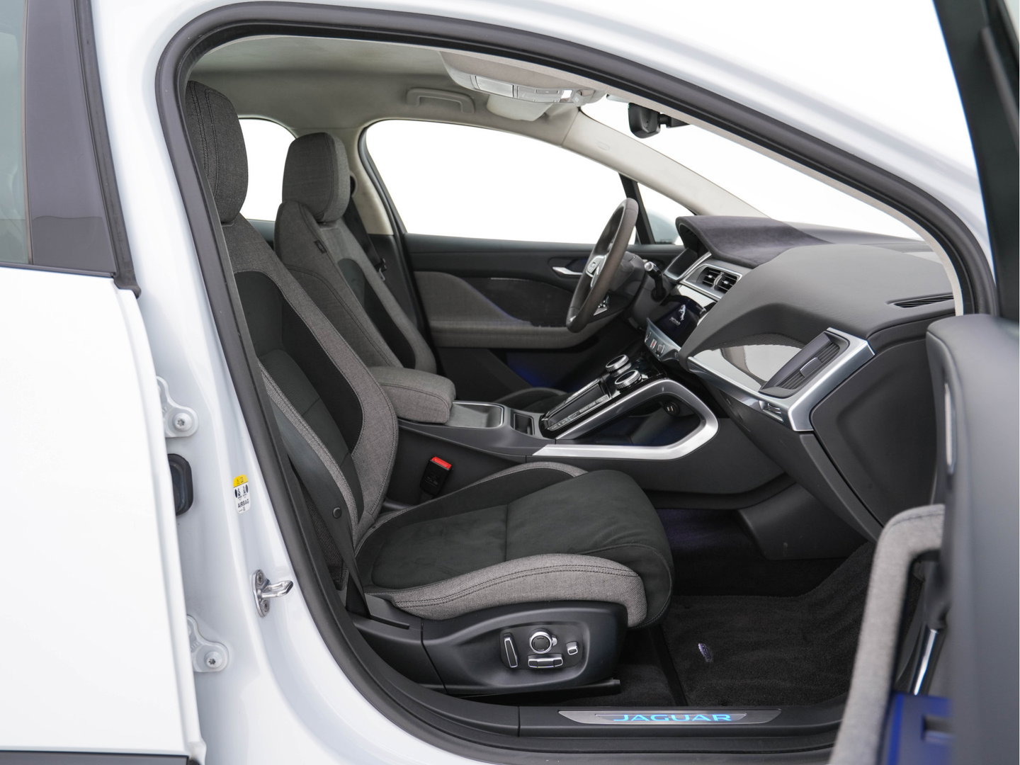 Jaguar I-PACE EV400 HSE First Edition AWD (SoH-91%} (INCL-BTW) Aut. *HEATPUMP | DIGI-COCKPIT | MATRIX-LED | MICROFIBRE | MERIDIAN-AUDIO | TOPVIEW | KEYLESS | LANE-ASSIST | BLINDSPOT | CRUISE | DAB | MEMORY-PACK | CCS-FASTLOADER | SPORTSEATS |