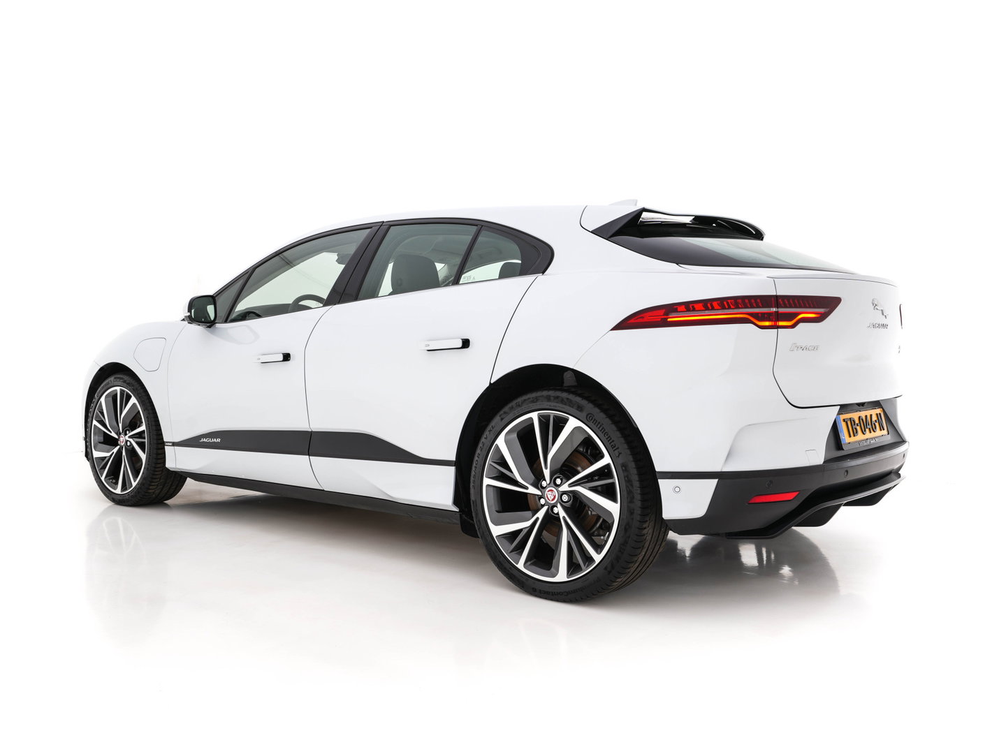 Jaguar I-PACE EV400 HSE First Edition AWD (SoH-91%} (INCL-BTW) Aut. *HEATPUMP | DIGI-COCKPIT | MATRIX-LED | MICROFIBRE | MERIDIAN-AUDIO | TOPVIEW | KEYLESS | LANE-ASSIST | BLINDSPOT | CRUISE | DAB | MEMORY-PACK | CCS-FASTLOADER | SPORTSEATS |