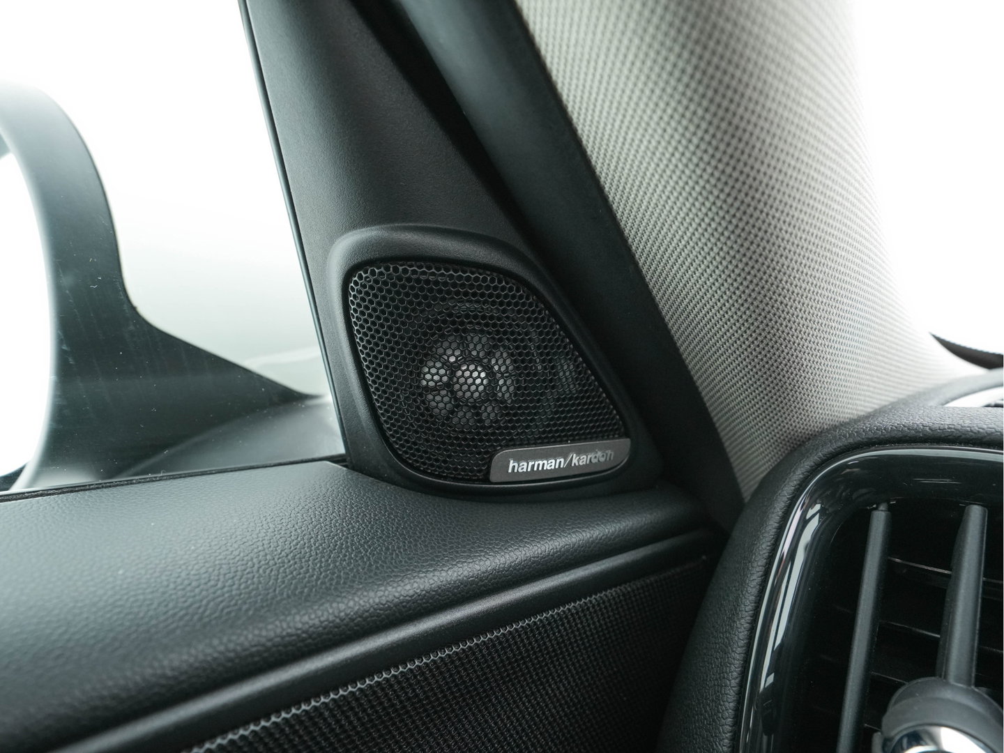 MINI Countryman 2.0 Cooper SE ALL4 (Plug-In) (INCL-BTW) Aut. *PANO | LEATHER-ALCANTARA | HARMAN/KARDON | ADAPTIVE-CRUISE | FULL-LED | KEYLESS | NAVI-FULLMAP | CAMERA | ECC | PDC | SPORTSEATS | AMBIENT-LIGHT | 18"ALU*